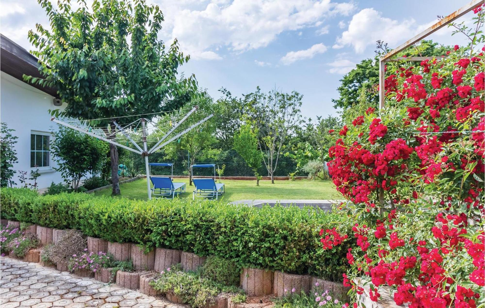 3 Bedroom Awesome Apartment In Pavicini Εξωτερικό φωτογραφία