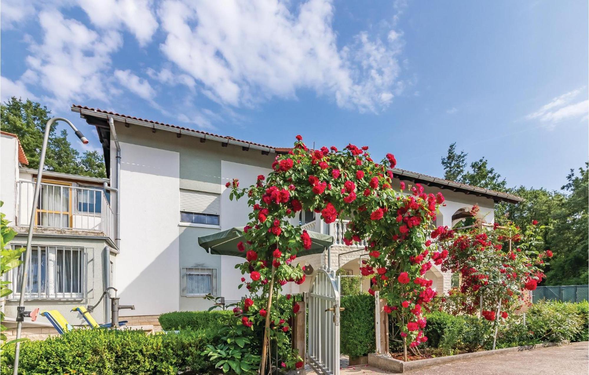 3 Bedroom Awesome Apartment In Pavicini Εξωτερικό φωτογραφία